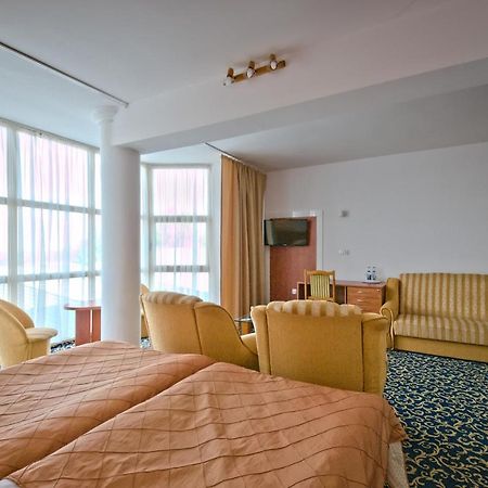 Hotel Sezam クラチュコバ エクステリア 写真