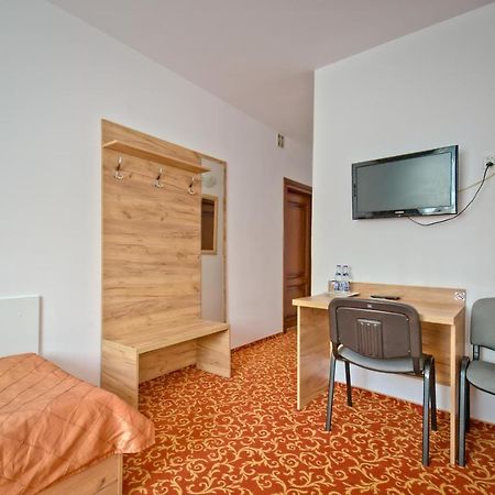 Hotel Sezam クラチュコバ エクステリア 写真