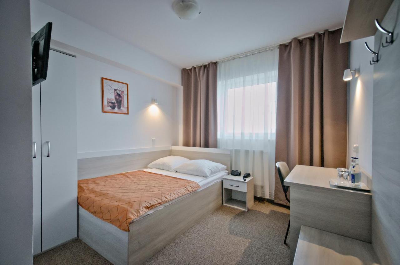 Hotel Sezam クラチュコバ エクステリア 写真