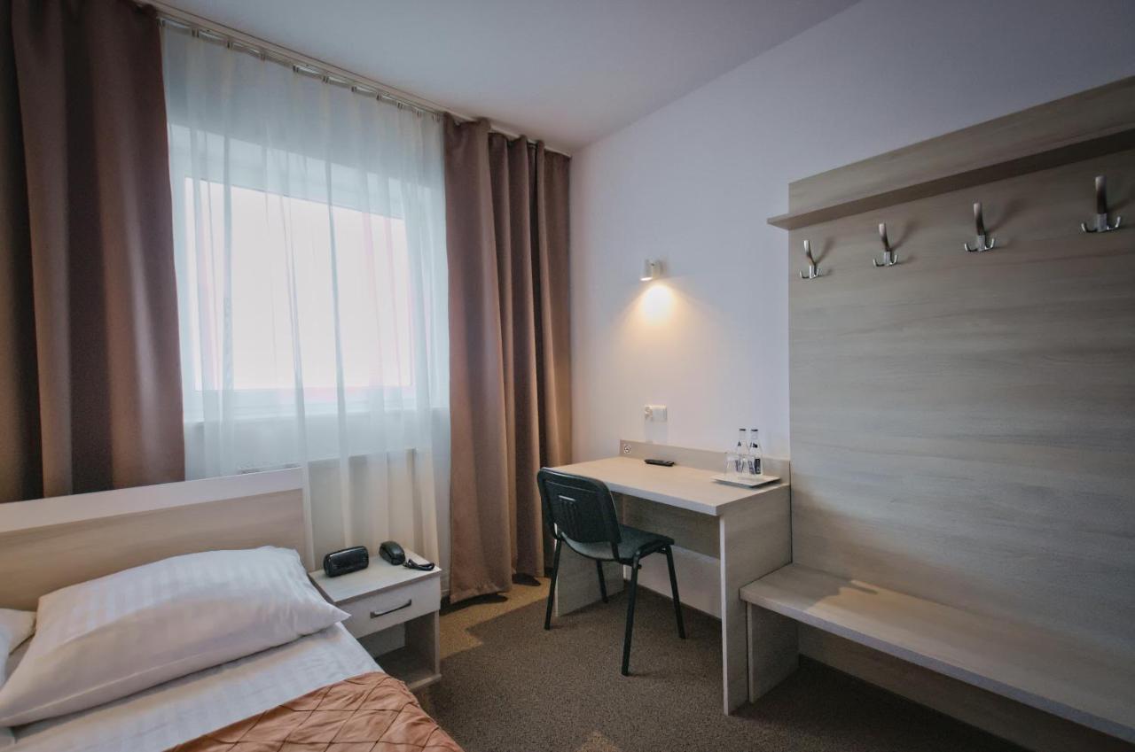 Hotel Sezam クラチュコバ エクステリア 写真