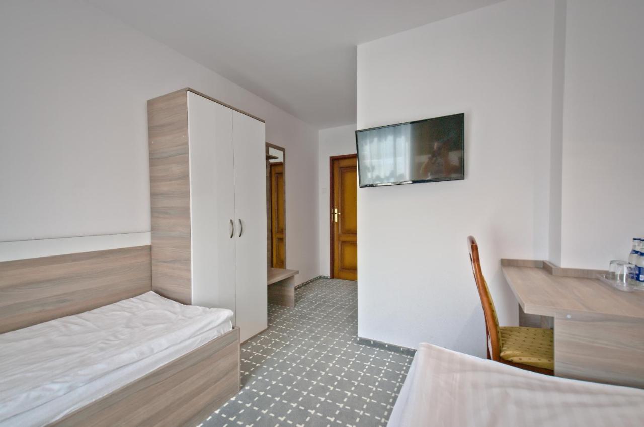 Hotel Sezam クラチュコバ エクステリア 写真