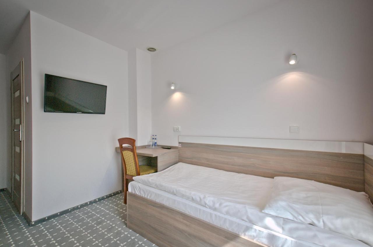 Hotel Sezam クラチュコバ エクステリア 写真