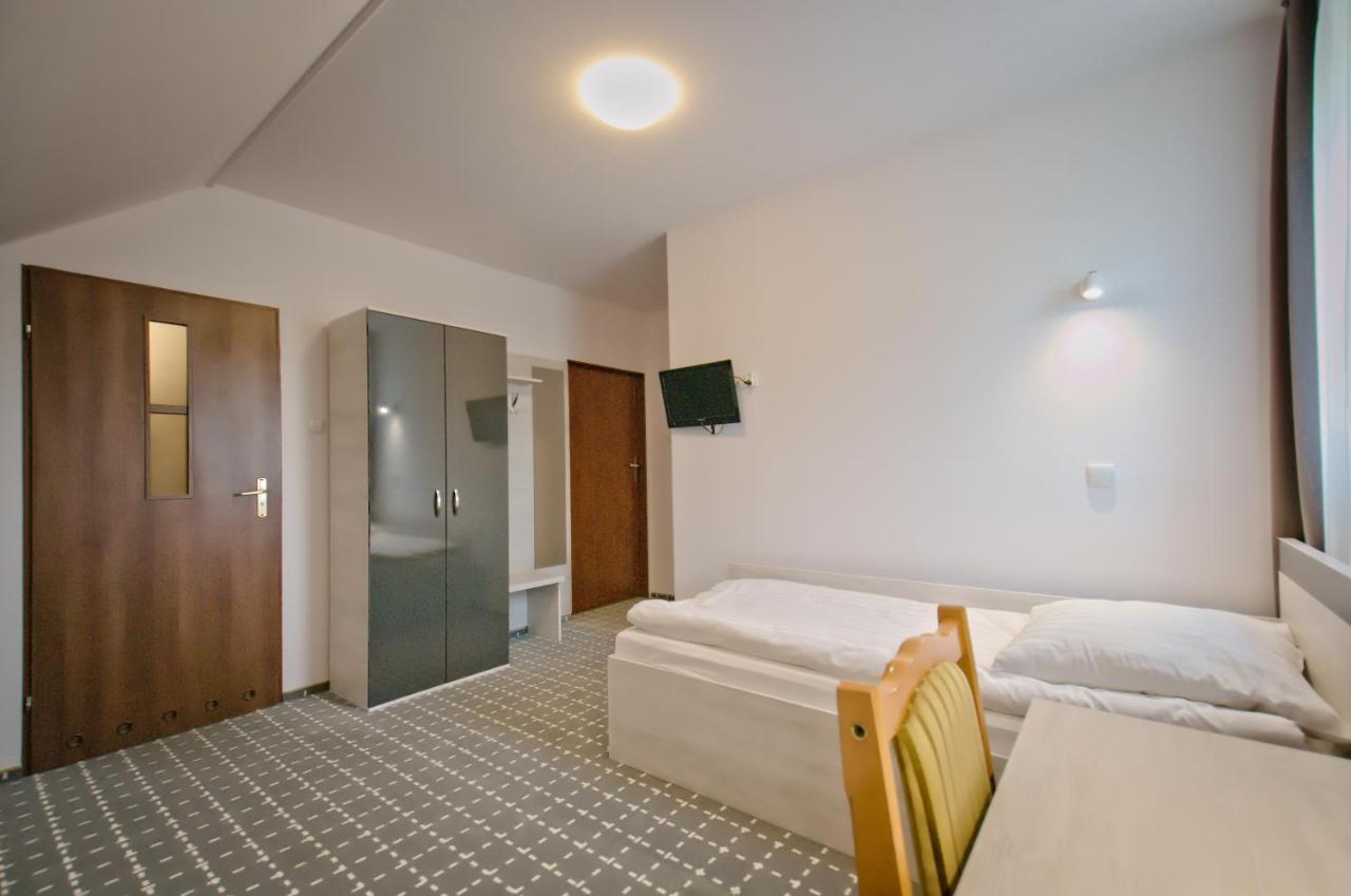 Hotel Sezam クラチュコバ エクステリア 写真