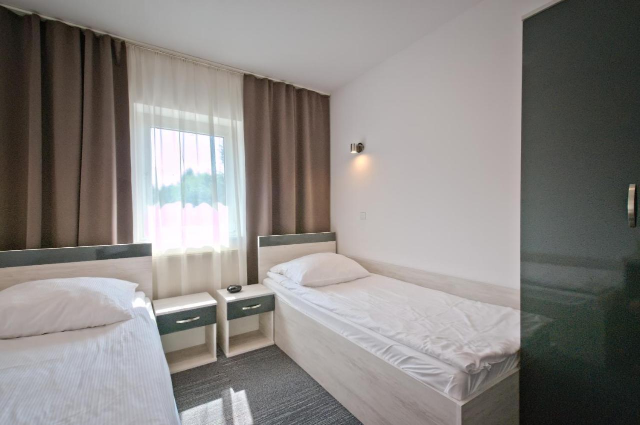 Hotel Sezam クラチュコバ エクステリア 写真