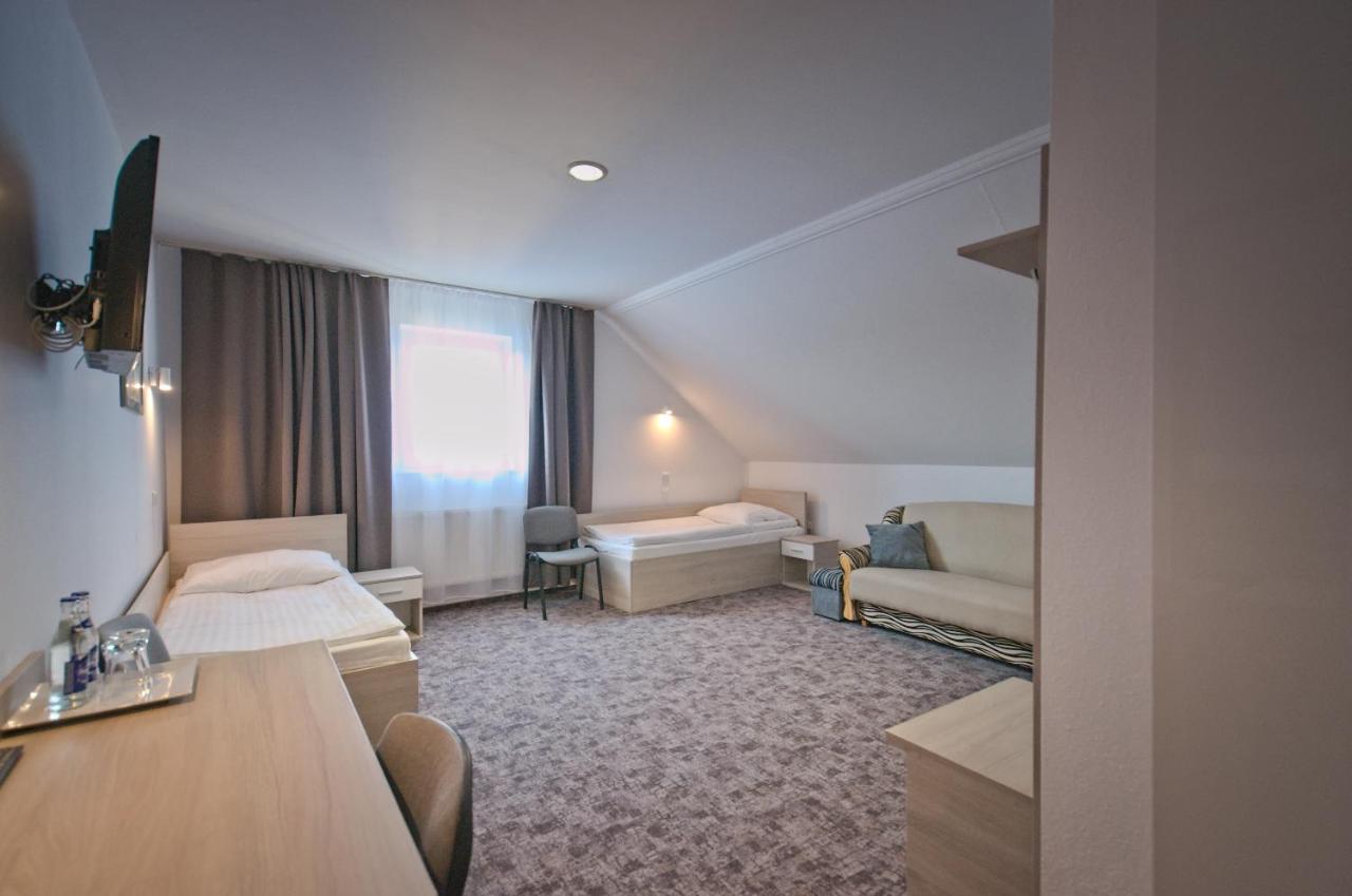 Hotel Sezam クラチュコバ エクステリア 写真