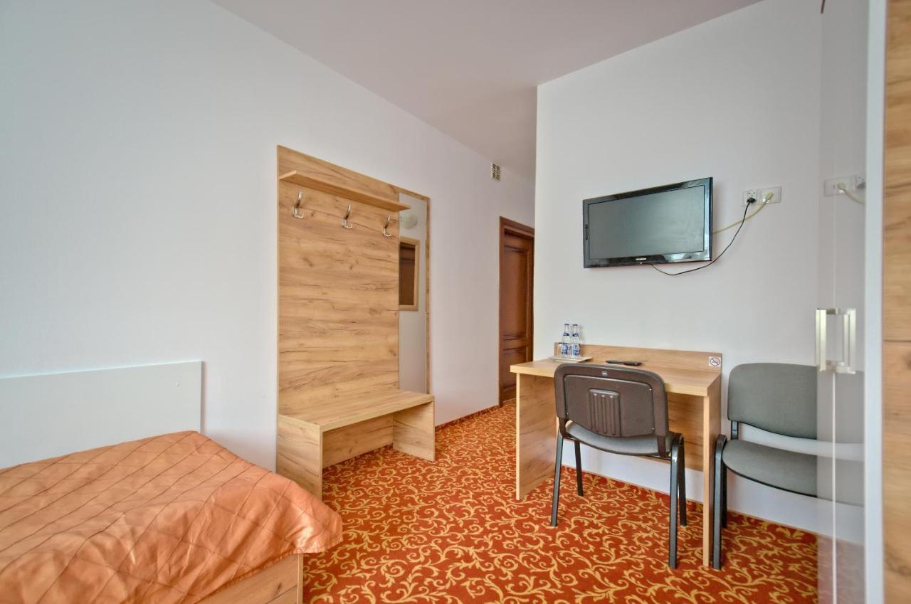Hotel Sezam クラチュコバ エクステリア 写真