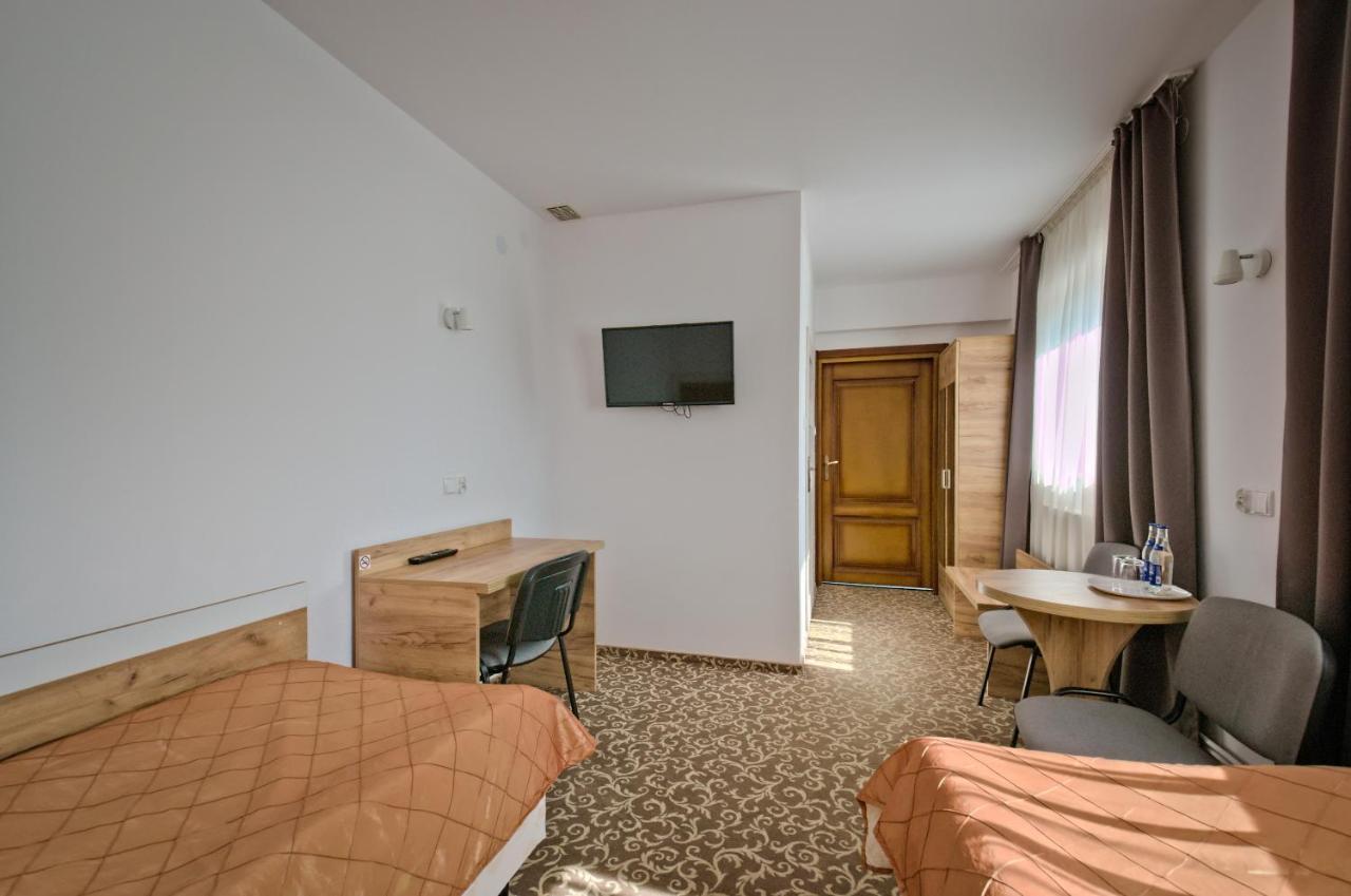 Hotel Sezam クラチュコバ エクステリア 写真