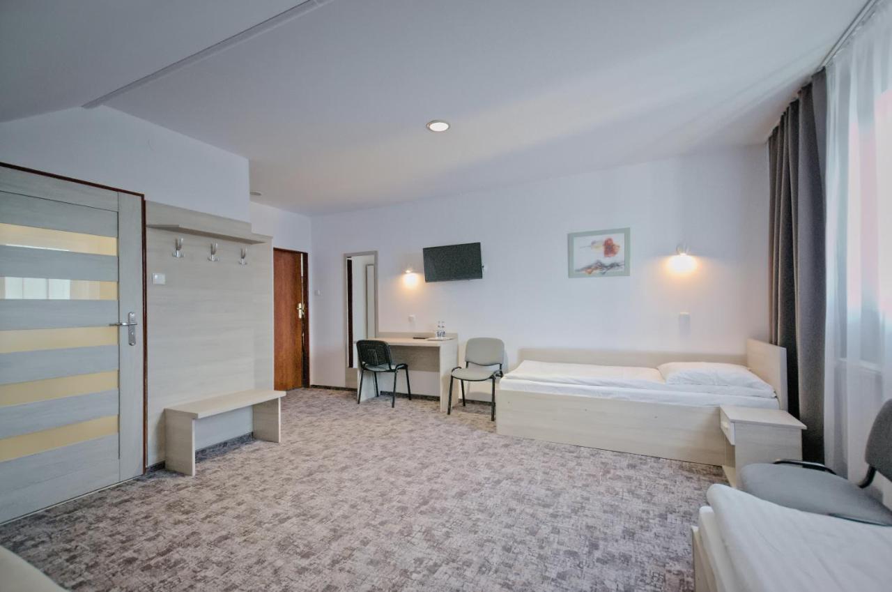 Hotel Sezam クラチュコバ エクステリア 写真