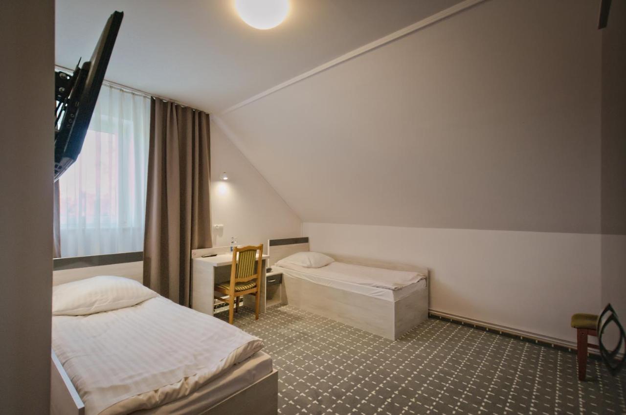 Hotel Sezam クラチュコバ エクステリア 写真