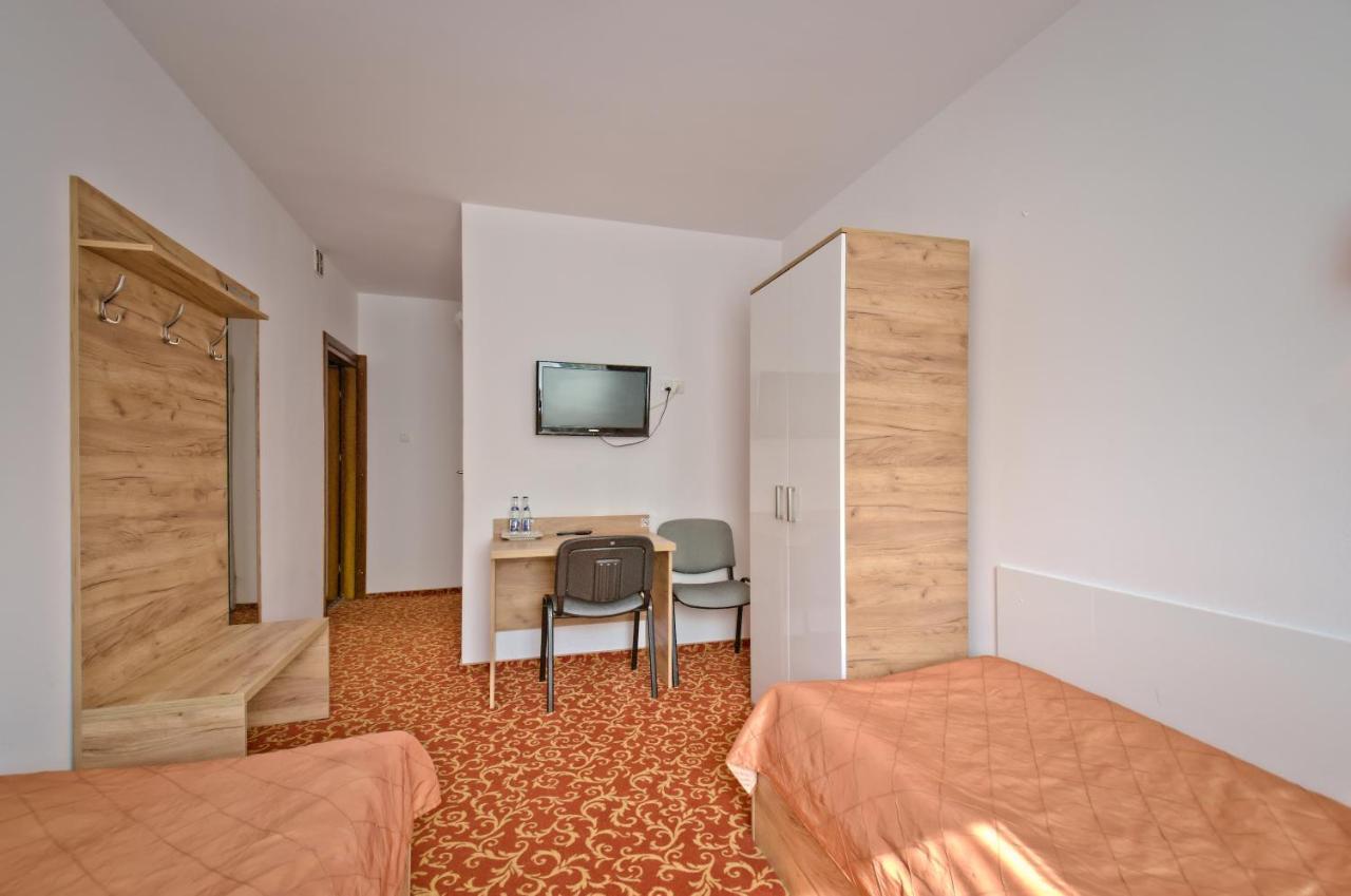 Hotel Sezam クラチュコバ エクステリア 写真