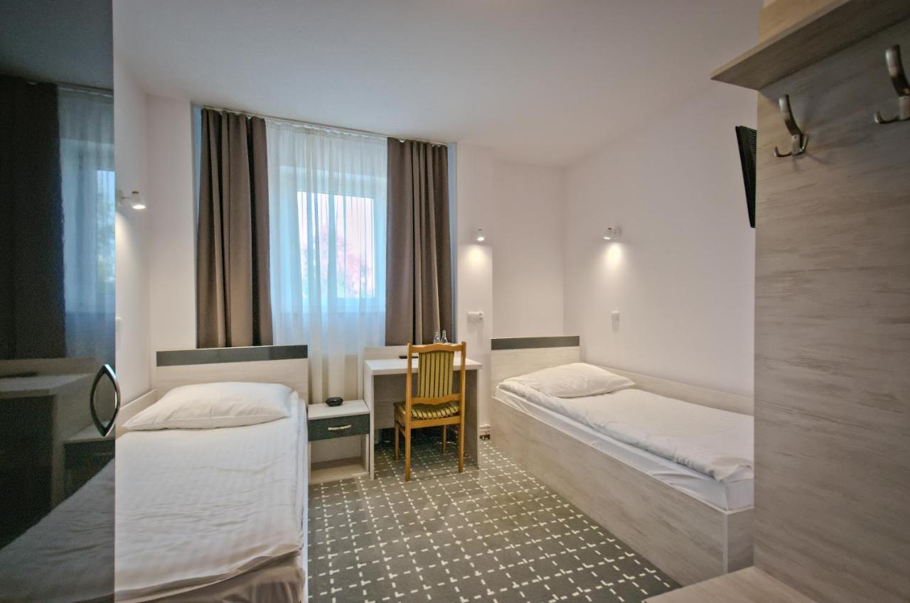Hotel Sezam クラチュコバ エクステリア 写真