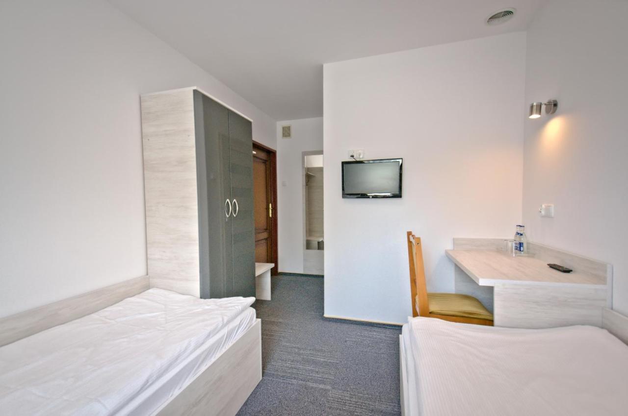 Hotel Sezam クラチュコバ エクステリア 写真