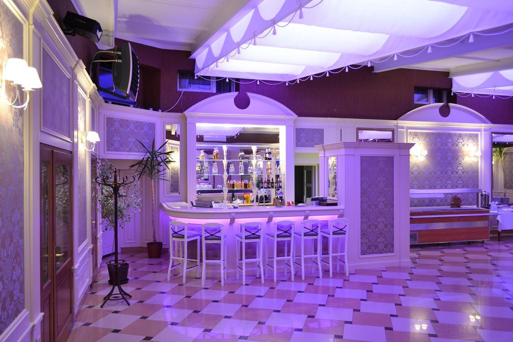 Hotel Sezam クラチュコバ エクステリア 写真