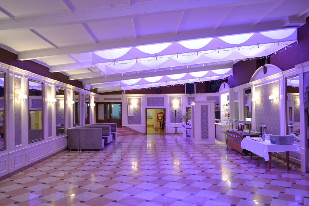 Hotel Sezam クラチュコバ エクステリア 写真