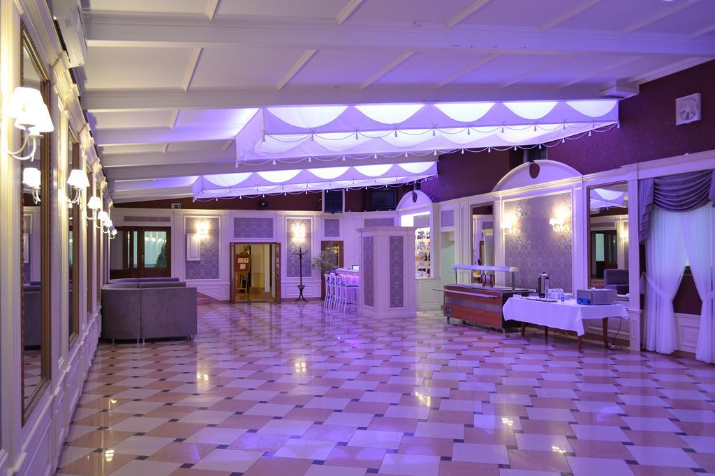 Hotel Sezam クラチュコバ エクステリア 写真