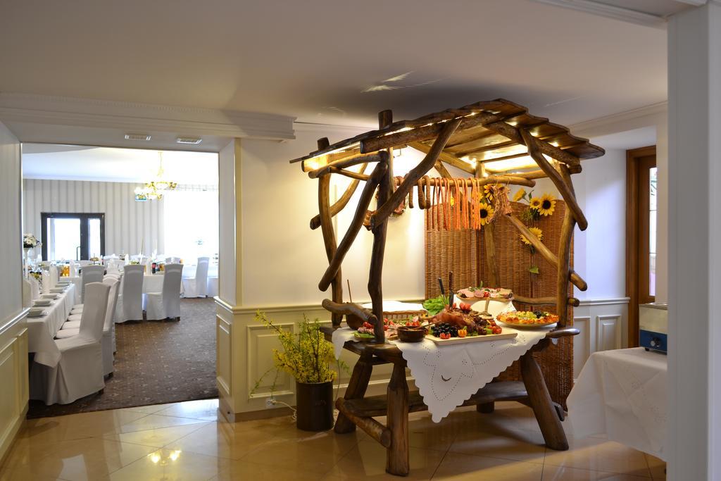 Hotel Sezam クラチュコバ エクステリア 写真