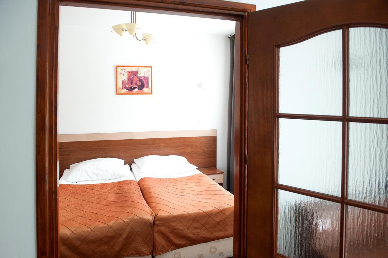 Hotel Sezam クラチュコバ エクステリア 写真