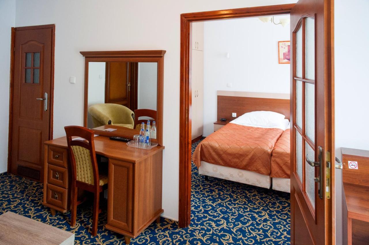 Hotel Sezam クラチュコバ エクステリア 写真