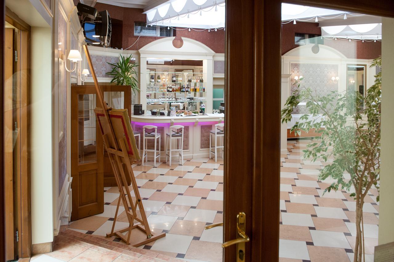 Hotel Sezam クラチュコバ エクステリア 写真
