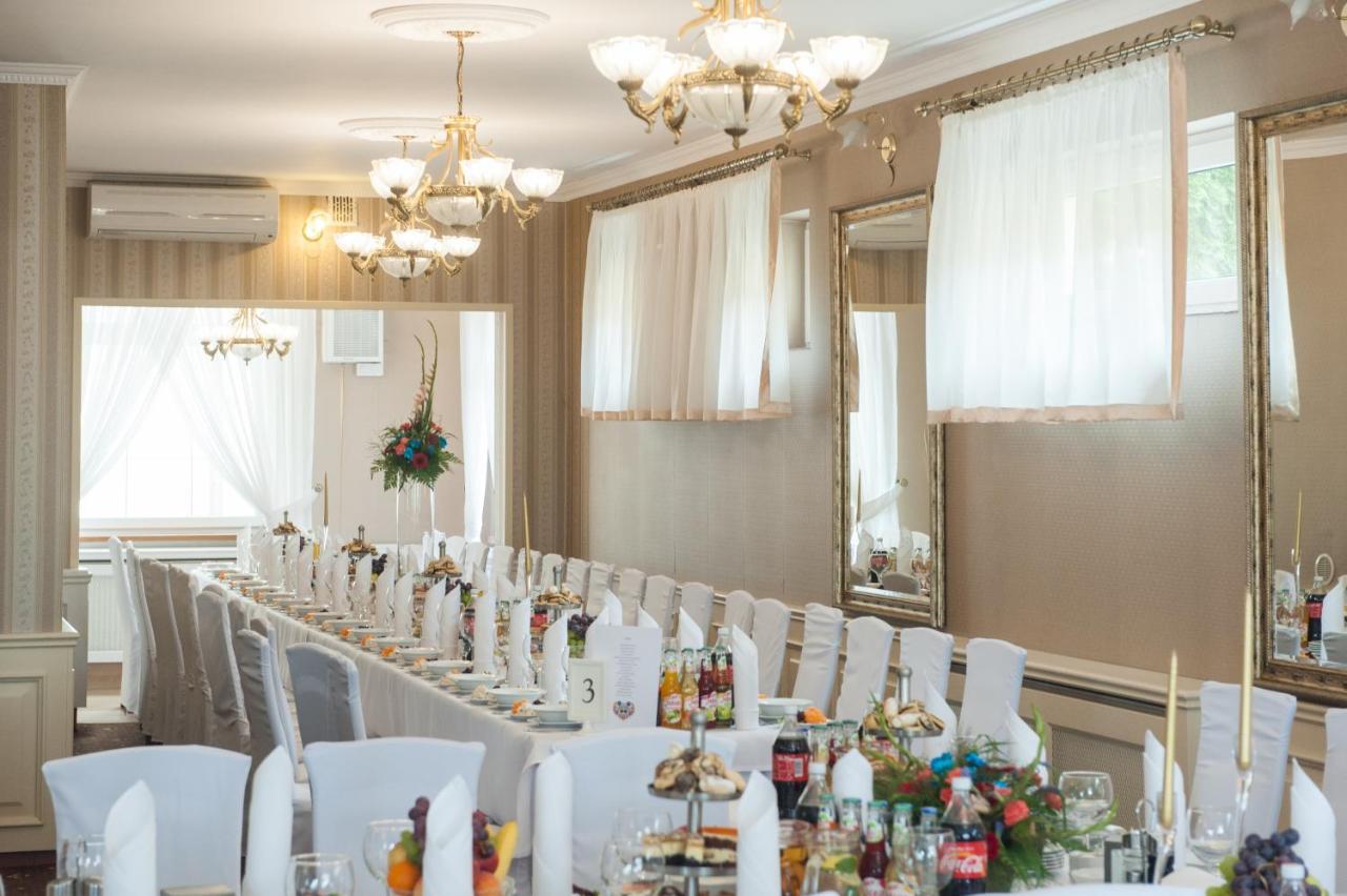 Hotel Sezam クラチュコバ エクステリア 写真